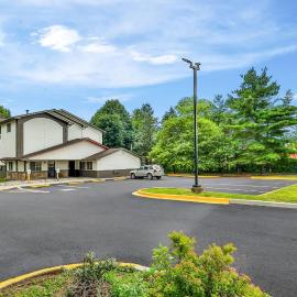 Super 8 by Wyndham East Stroudsburg - Poconos,位于东斯特劳兹堡的酒店