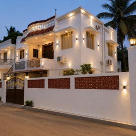 Starlight Hotels Pondy Beach Resort Formerly Double 1Stays，位于蓬蒂切里的酒店