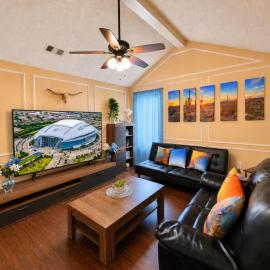 Sleeps8No Stairs,Carpet-Free Near Dallas Stadiums，位于阿林顿的酒店