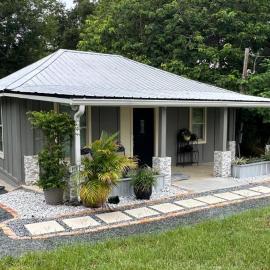 Country home with 3 bedrooms and 2 baths，位于克莱蒙的酒店