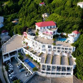 Zura palace，位于卡瓦拉提的酒店