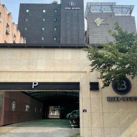Brown Dot Hotel Guun