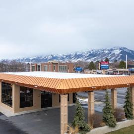 Days Inn & Suites by Wyndham Logan，位于洛根的酒店