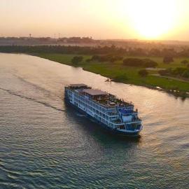 Vipxplor Nile cruise Every Wednesday from Aswan 3 Nights & Saturday from Luxor 4 Nights，位于卢克索的酒店