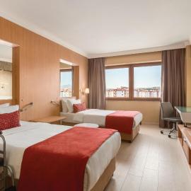 Ramada Usak，位于乌沙克的酒店