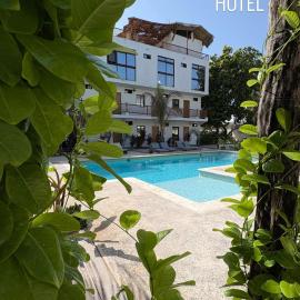 Mexhe Hotel El Cuyo,位于埃尔库约的酒店