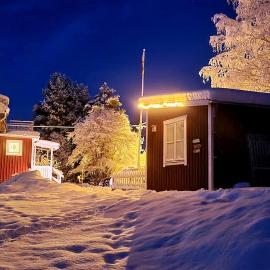 Stuga Viggetjärn Nature & fireplace by the lake，位于Stöde的酒店
