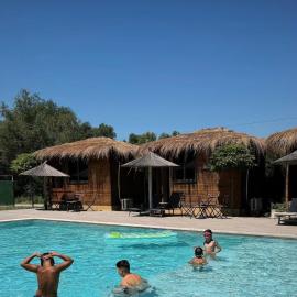 Windmill Shkodra Gesthouse Camping & Grill，位于斯库台的酒店