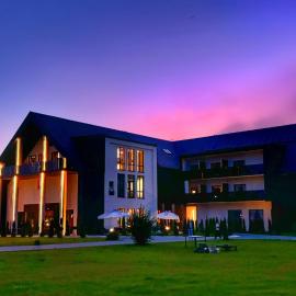 Natural Hotel przy plaży-Ostróda-basen na III kondygnacji，位于奥斯特罗达的酒店