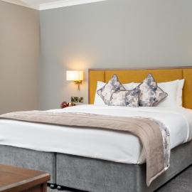 Cavan Crystal Hotel，位于卡文的酒店