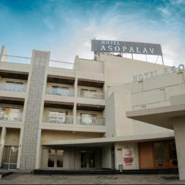 Hotel Asopalav，位于朱纳格特的酒店