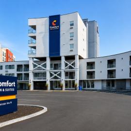 Comfort Inn & Suites，位于彭蒂克顿的酒店