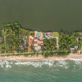 Palette Sealine Beach Resort by CheckIn Cherai, Kochi,位于柴瑞海滩的酒店