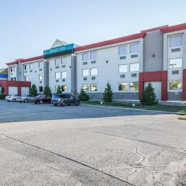 Quality Inn & Conference Centre Red Deer - 50th Avenue，位于雷德迪尔的酒店