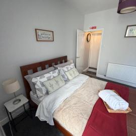 The Landmark Comfy 2BR 2BATH Home Sleeps 5 in Rugby，位于拉格比的酒店