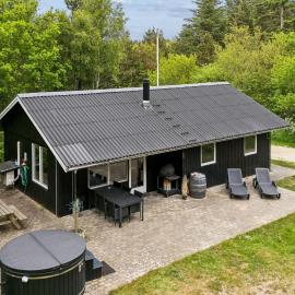 Lovely 6-Person Cottage With Outdoor Sauna - 1007