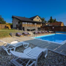 Natura Lux Holiday House with Pool and Jacuzzi