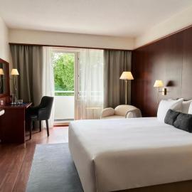 Hotel Kalliohovi - ilmastoidut huoneet -，位于劳马的酒店