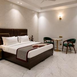Hotel Brothers Kalka Highway，位于潘切库拉的酒店