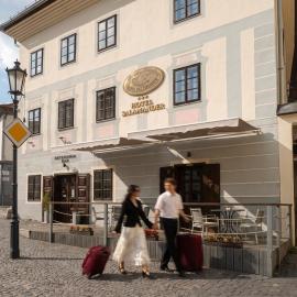 Hotel Salamander - Garni,位于班斯卡 - 什佳夫尼察的酒店