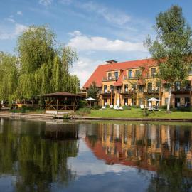 Hotel Strandhaus - Boutique Resort & Spa，位于吕本的酒店