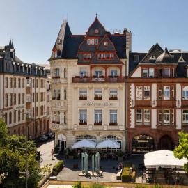 Hotel Porta Nigra VICTUS,位于特里尔的酒店