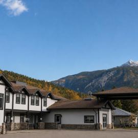 Northwinds Hotel Revelstoke，位于雷夫尔斯托克的酒店