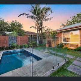 Luxurious Garden Getaway in Cranbourne East, Australia，位于Cranbourne West的酒店