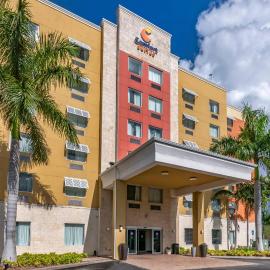 Comfort Suites Fort Lauderdale Airport South & Cruise Port,位于达尼亚滩的酒店
