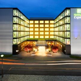 Holiday Inn Express Zürich Airport by IHG，位于吕姆朗的酒店