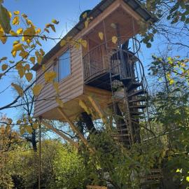 Tree House & Camping Goris，位于戈里斯的酒店