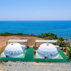 Domes at the Beach，位于Maroni的酒店