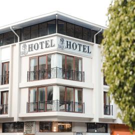 Hotel Brio Centro,位于巴尼奥斯的酒店