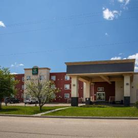 Quality Inn & Suites Whitecourt,位于怀特考特的酒店
