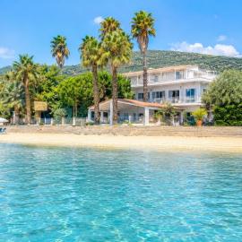 Evia Bay Suites and Retreats，位于艾迪普索斯的酒店