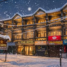 Star hotel，位于Batoti的酒店