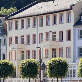 Hotel Rheinfels - Radfahrer Willkommen，位于圣戈阿尔的酒店