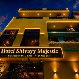 HOTEL SHIVAYY MAJESTIC - BHU Sundarpur Road 3km from KASHI VISHWANATH TEMPLE，位于瓦拉纳西的酒店