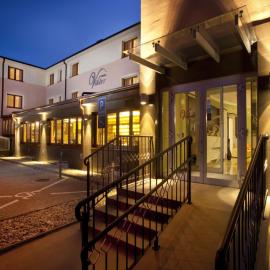 Hotel Viktor，位于布拉迪斯拉发的酒店