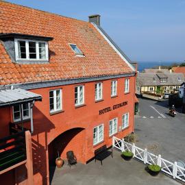 Hotel Gudhjem，位于古兹耶姆的酒店