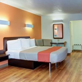Motel 6-Bishop, CA，位于毕夏普的酒店