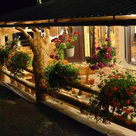 Taverna Ceahlau，位于杜劳的酒店