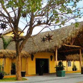 Zar Manzanillo，位于曼萨尼约的酒店