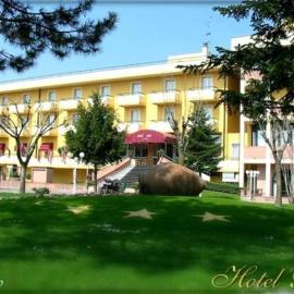 Hotel Poli，位于索托新堡的酒店