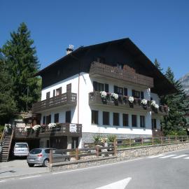 Chalet dell'Ermellino，位于博尔米奥的酒店