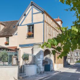 Hôtel Aux Vieux Remparts，位于普罗万的酒店