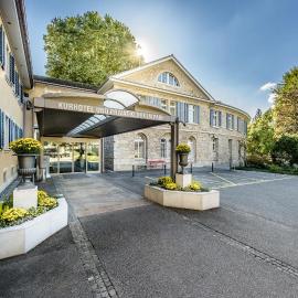 Kurhotel Im Park，位于申纳克巴德的酒店