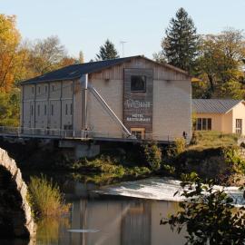 Au Moulin des Ecorces，位于多勒的酒店