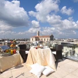 SANTA CHIARA SUITE HOTEL & SPA - Lecce，位于莱切的酒店