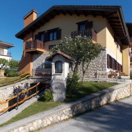 Hotel Altopiano Delle Rocche,位于罗卡迪梅佐的酒店